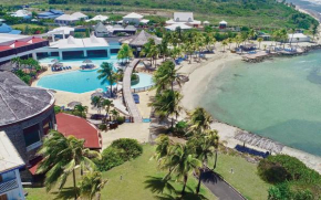Romantique et Joli Appartement au Bord de la Mer, Piscine Surveillée et Belle Plage à 50m